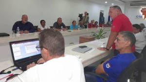 El primer ministro de Cuba, Manuel Marrero, en la central termoeléctrica  Antonio Guiteras