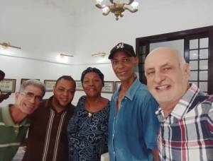 Reconocido por su obra crítica, identitaria y multifacética —desde la caricatura hasta la ilustración editorial—, su legado trasciende en el arte y la cultura de la isla.