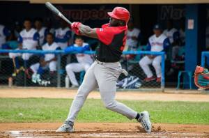 Yoel Yanqui es el líder de cuadrangulares de la Serie con 14