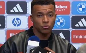 Kylian Mbappe habla en conferencia de prensa después del Real Madrid-Real Oviedo.