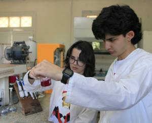 Ernesto y Leticia han enseñado al mundo cómo en Cuba los jóvenes también hacen ciencia.