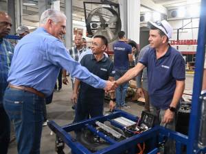 «Es muy alentador -expresó el Presidente cubano- visitar lugares como este, en tiempos tan difíciles». Así lo dijo porque, en su entender, allí lo que se respira es desarrollo y combate.