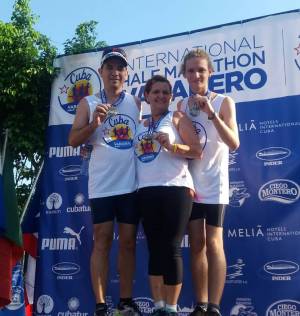 Los corredores. Marty y Michel comparten pasión con Fabio, su hijo mayor, en una maratón en Varadero.