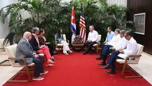 Durante el encuentro, los congresistas compartieron sus impresiones sobre la experiencia en Cuba tras recorrer varios sitios de la capital.