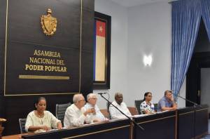Análisis y debate sobre proyectos de ley «Código de Trabajo» y «De Organización de la Administración Central del Estado»