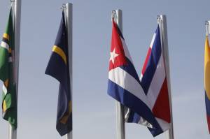 Delegación de Cuba iza bandera nacional en Villa Centroamericana