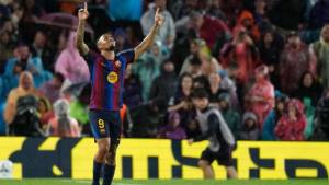 Gabriel Jesús celebra bajo la lluvia su primer gol con la casaca del Barca
