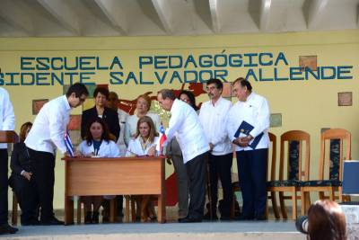 Michelle Bachelet Presidenta de Chile visita Escuela Salvador Allende