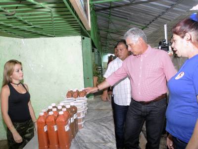 Visita del presidente a un mercado en Villa Clara chequeó funcionamiento de los servicios