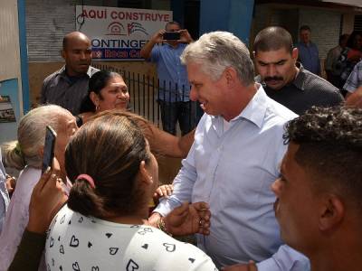 Vecinos habaneros conversan con el Presidente 