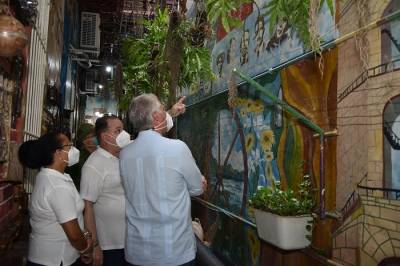 A Los Sitios, consejo popular de Centro Habana, el Presidente Miguel Díaz-Canel Bermúdez fue este viernes para conocer el trabajo del proyecto social comunitario Cabildo Quisicuaba.