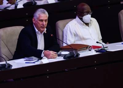 Presidente cubano participa en los debates que tiene lugar sobre el informe presentado por el Ministro de Comercio Exterior y la Inversión Extranjera.