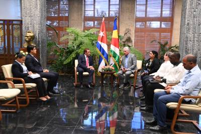 Miguel Díaz-Canel Bermúdez recibe al ministro de Asuntos Exteriores y Turismo de Seychelles.