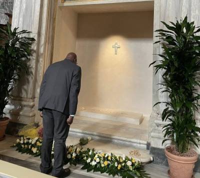 Salvador Valdés homenajea al Papa