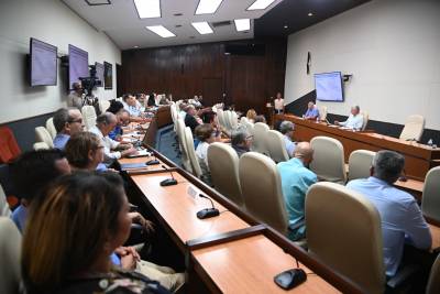 Encuentro de Miguel Díaz-Canel con expertos y científicos asociados al tema de la Salud