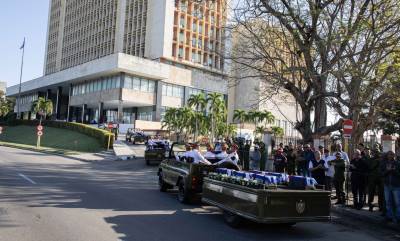 El pueblo cubano en solemne saludo de homenaje a los héroes caídos en el cumplimiento del deber 