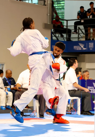 El capitán Ernesto Cobas lideró al equipo con su clasificación en la división de 75 kilogramos de Kumite.