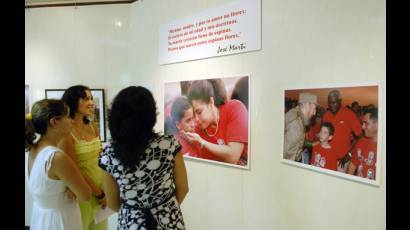 Exposición fotográfica Pensamiento y Acción del fotorreportero Raúl Abreu