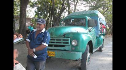 Camión en la transportación de pasajeros