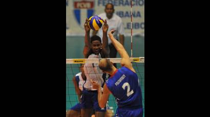 Los volibolistas cubanos se enfrentarán a Brasil en el primer partido de la Copa de Campeones