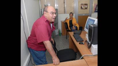 Ciro Bianchi en la Redacción Digital de Juventud Rebelde