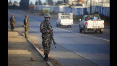 Despliegan fuerzas militares en Chile para garantizar el orden público y la ayuda a los damnificados