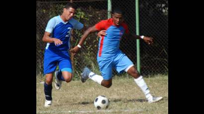  Sander Fernández se destaca en el fútbol cubano