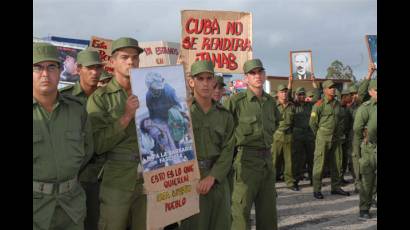 Universitarios granmenses y combatientes de la DAAFAR