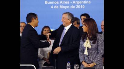 Eligen a Néstor Kirchner primer secretario general de UNASUR