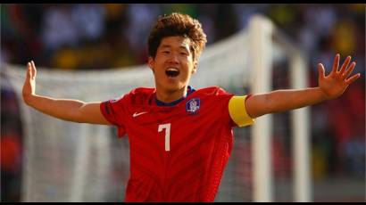 Park Ji Sung celebra