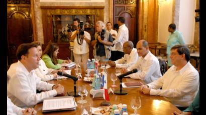 Cuba y Panamá prestos a fortalecer relaciones