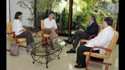 Raúl Castro Ruz y Juan Manuel Santos Calderón