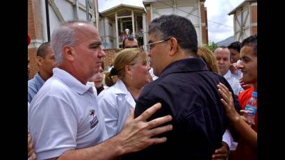 Elías Jaua junto a Roberto López, jefe de las misiones cubanas en Venezuela