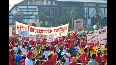 Vibrante desfile este Primero de Mayo en Santiago de Cuba