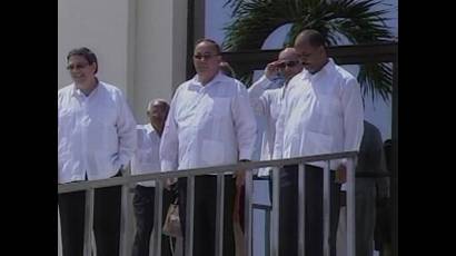 Dirigentes cubanos en el Aeropuerto de Santiago de Cuba