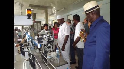 Integrantes del Cuerpo diplomático visitaron la planta embotelladora de agua mineral Sierra Canasta