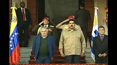 Los mandatarios de Uruguay y Venezuela, José (Pepe) Mujica y Nicolás Maduro