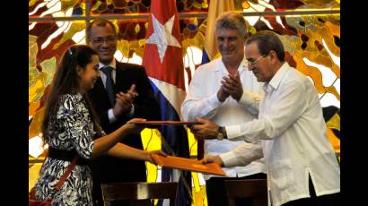 Cuba y Ecuador firman acuerdos