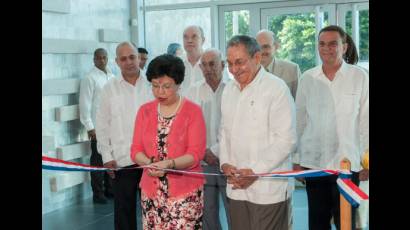 Inauguran centros científicos cubanos