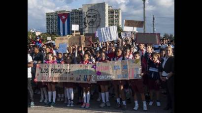 Pioneros en marcha martiana