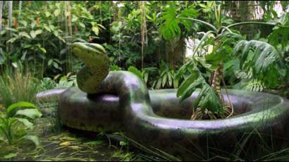 Réplica de serpiente prehistórica
