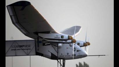 Avión de energía solar inicia vuelta al mundo