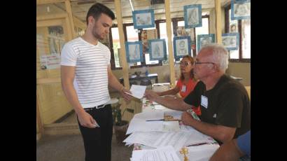 Jóvenes electores cubanos.