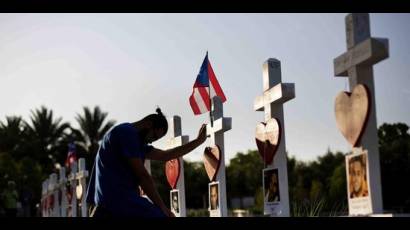 Los familiares y amigos de las víctimas les dan su último adiós en funerales que continuarán durante el fin de semana