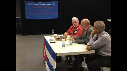 Miguel Barnet (al centro) disertó en un panel sobre las relaciones Cuba - EE.UU
