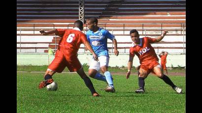 El torneo de ascenso disputará hoy su cuarta fecha. 