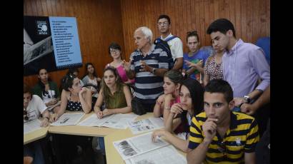 Estudiantes de periodismo de Villa Clara visitan Juventud Rebelde