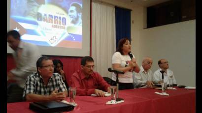 Primera Secretaria de la Unión de jóvenes comunistas se reúne con colaboladores cubanos en Venezuela.