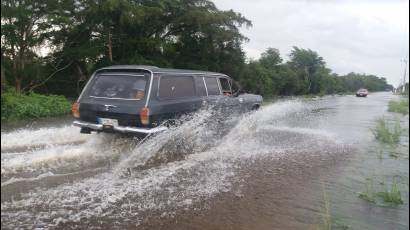 Carretera hacia Boca de Guamá