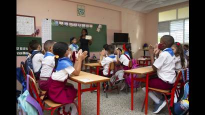 La figura del maestro es clave para el buen desarrollo del proceso docente educativo. 